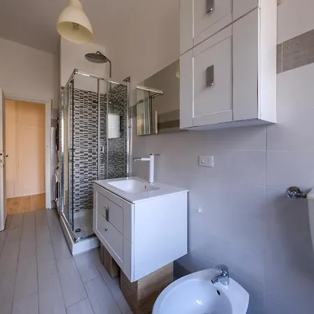 Show Me 2 Bedroom Duomo & Airport Tram شقة فلورنس