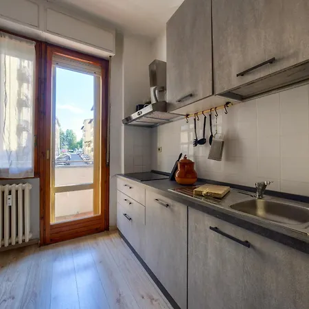 Show Me 2 Bedroom Duomo & Airport Tram شقة