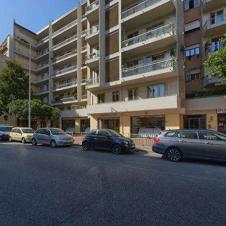 شقة Show Me 2 Bedroom Duomo & Airport Tram *