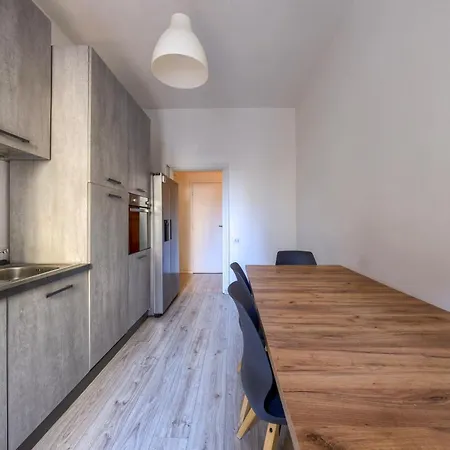 Show Me 2 Bedroom Duomo & Airport Tram *