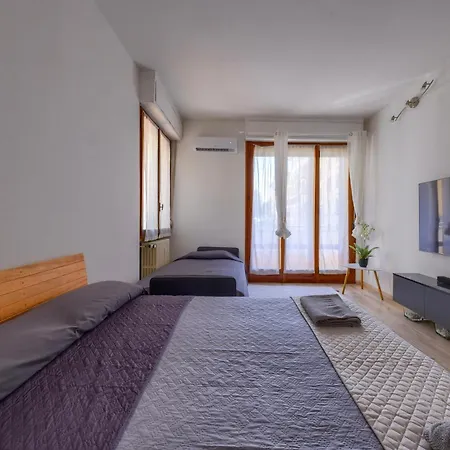 Show Me 2 Bedroom Duomo & Airport Tram فلورنس