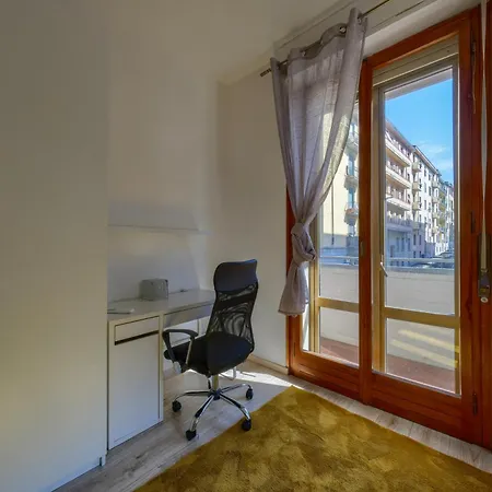 Show Me 2 Bedroom Duomo & Airport Tram شقة