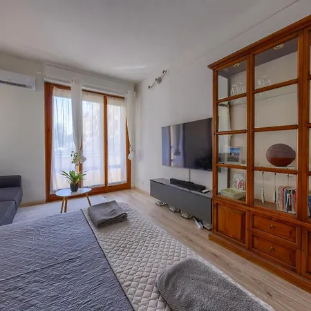 Show Me 2 Bedroom Duomo & Airport Tram شقة فلورنس
