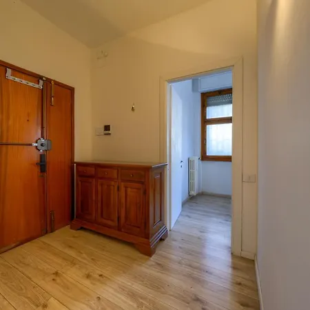 Show Me 2 Bedroom Duomo & Airport Tram *