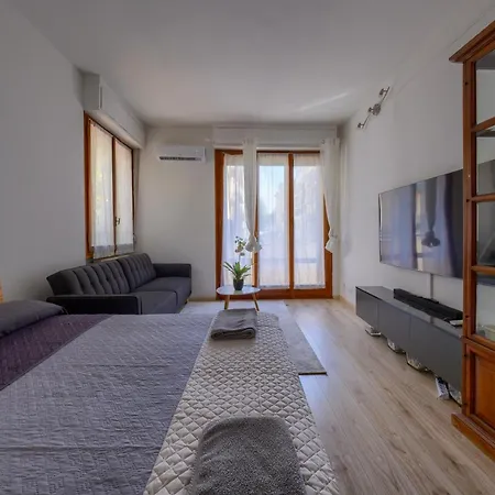 Show Me 2 Bedroom Duomo & Airport Tram