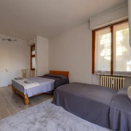 Show Me 2 Bedroom Duomo & Airport Tram شقة *